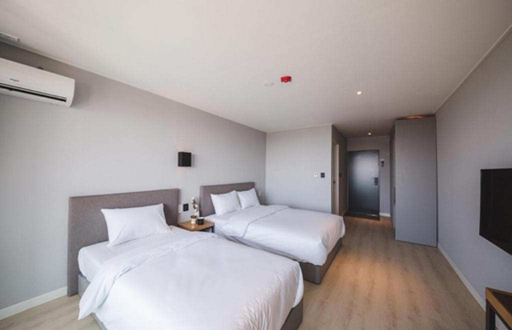 Sallys Jeju Hotel Luaran gambar